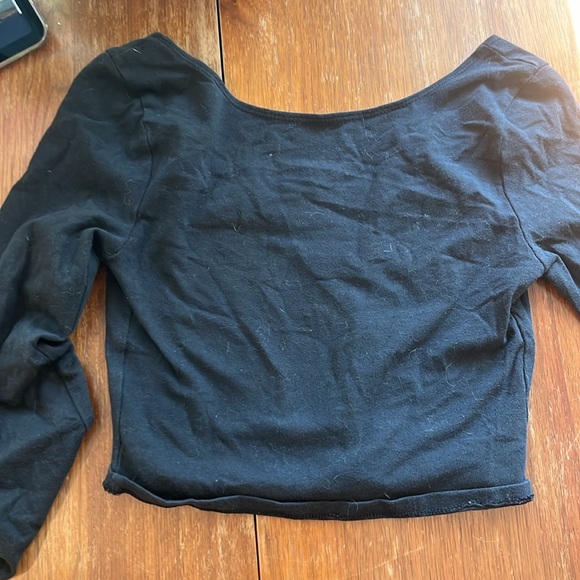 Black cropped tight fitting top! Size S - Picture 3 of 4
